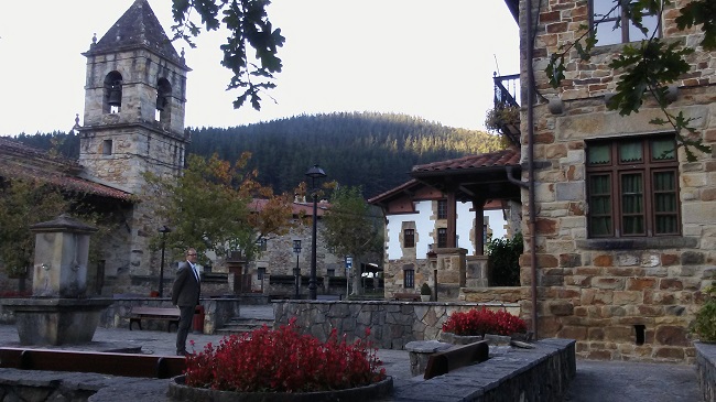 The main square of Axpe